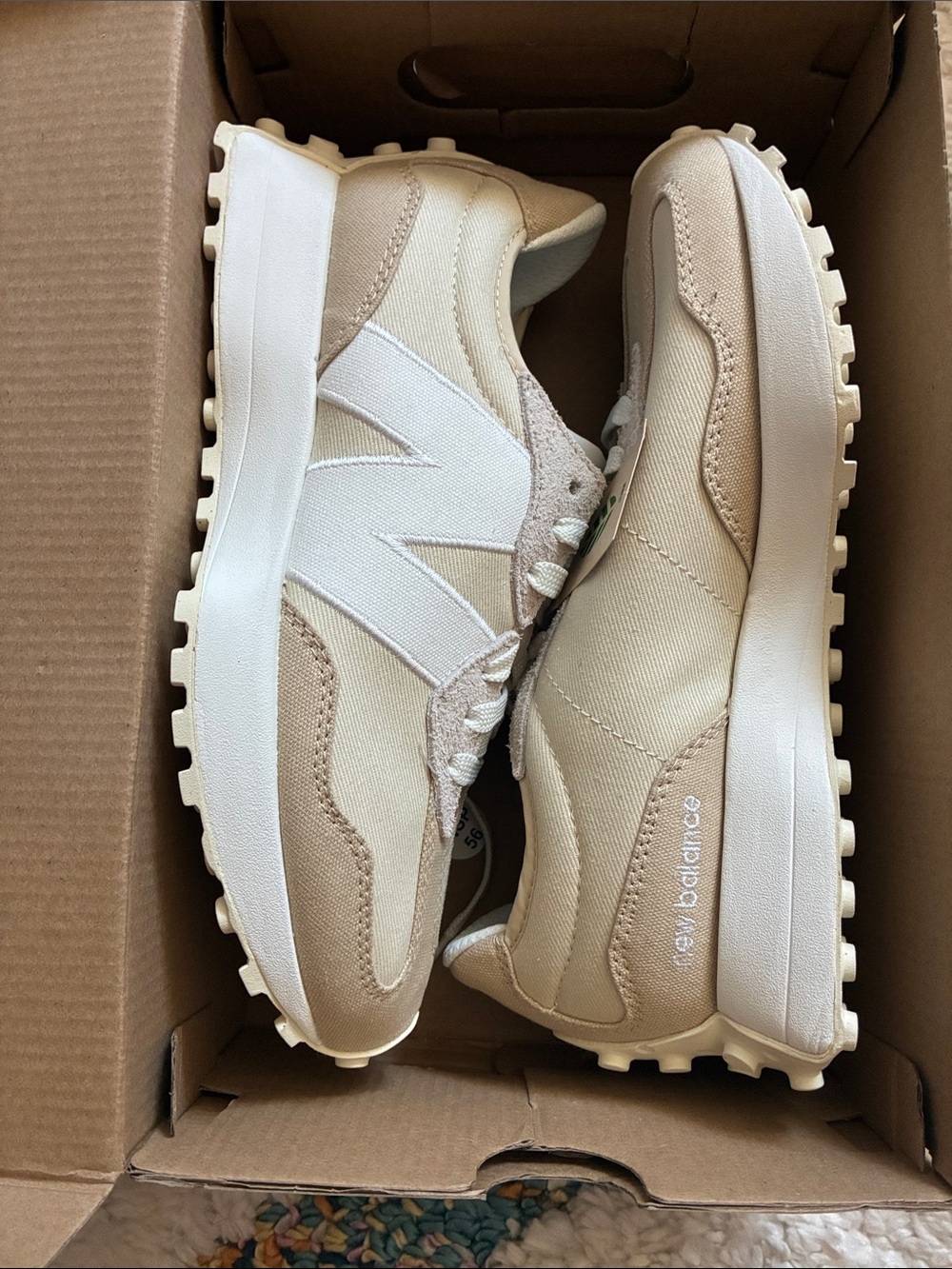 New Balance NWT 327 Beige snd white Sneakers - Picture 5 of 9